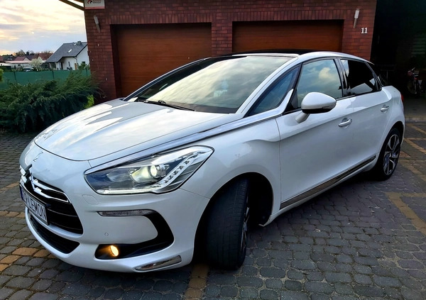 Citroen DS5 cena 47900 przebieg: 230000, rok produkcji 2015 z Morąg małe 497